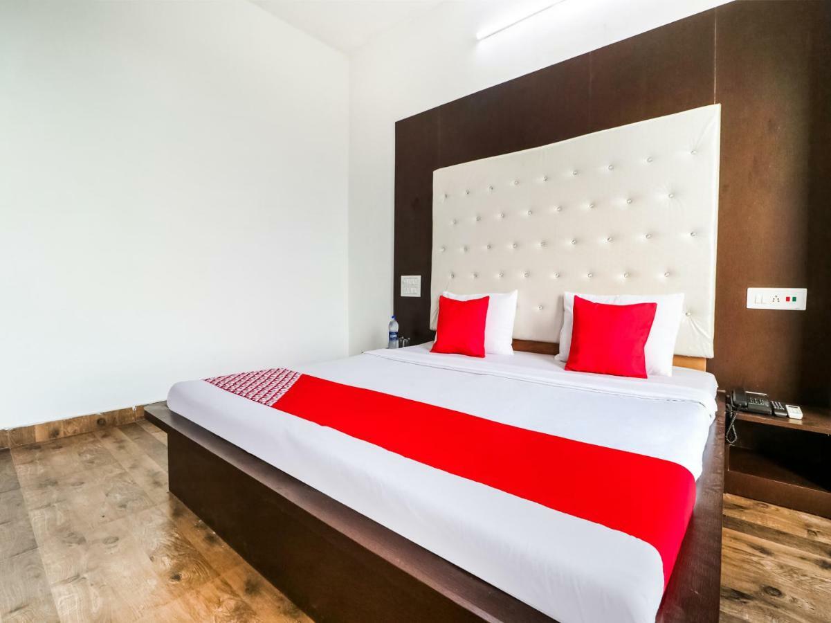 Oyo 47630 Grand Villa Moga Esterno foto