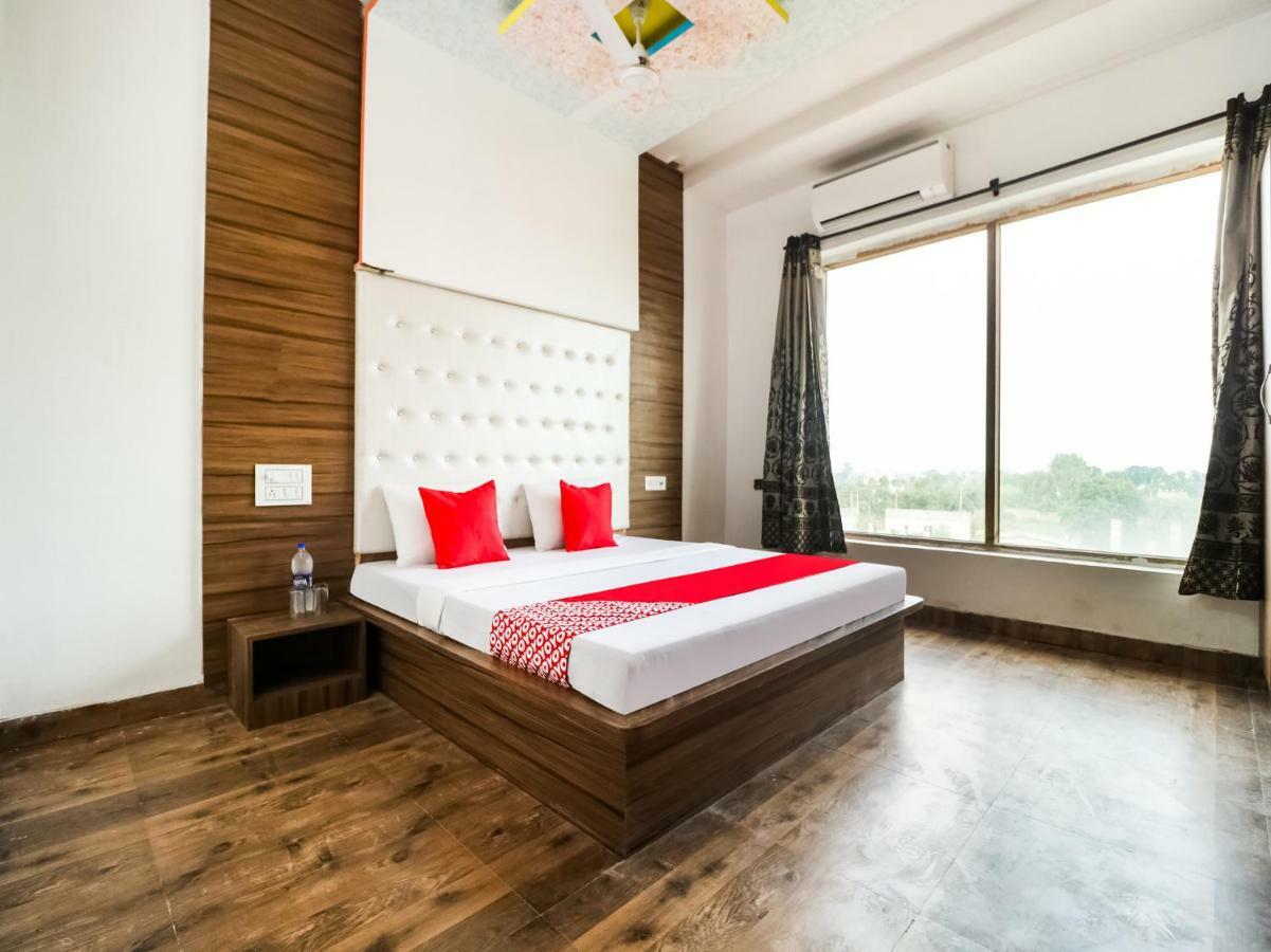Oyo 47630 Grand Villa Moga Esterno foto