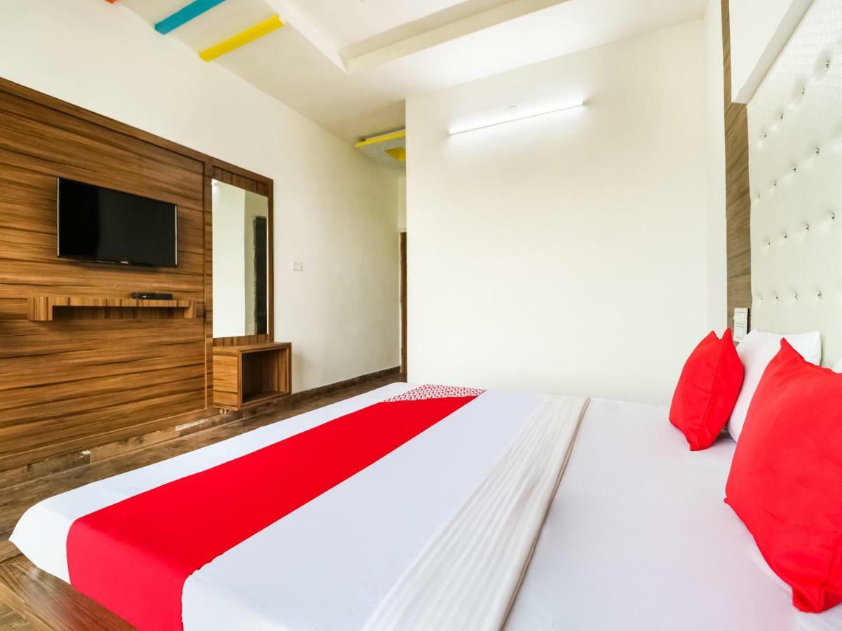 Oyo 47630 Grand Villa Moga Esterno foto